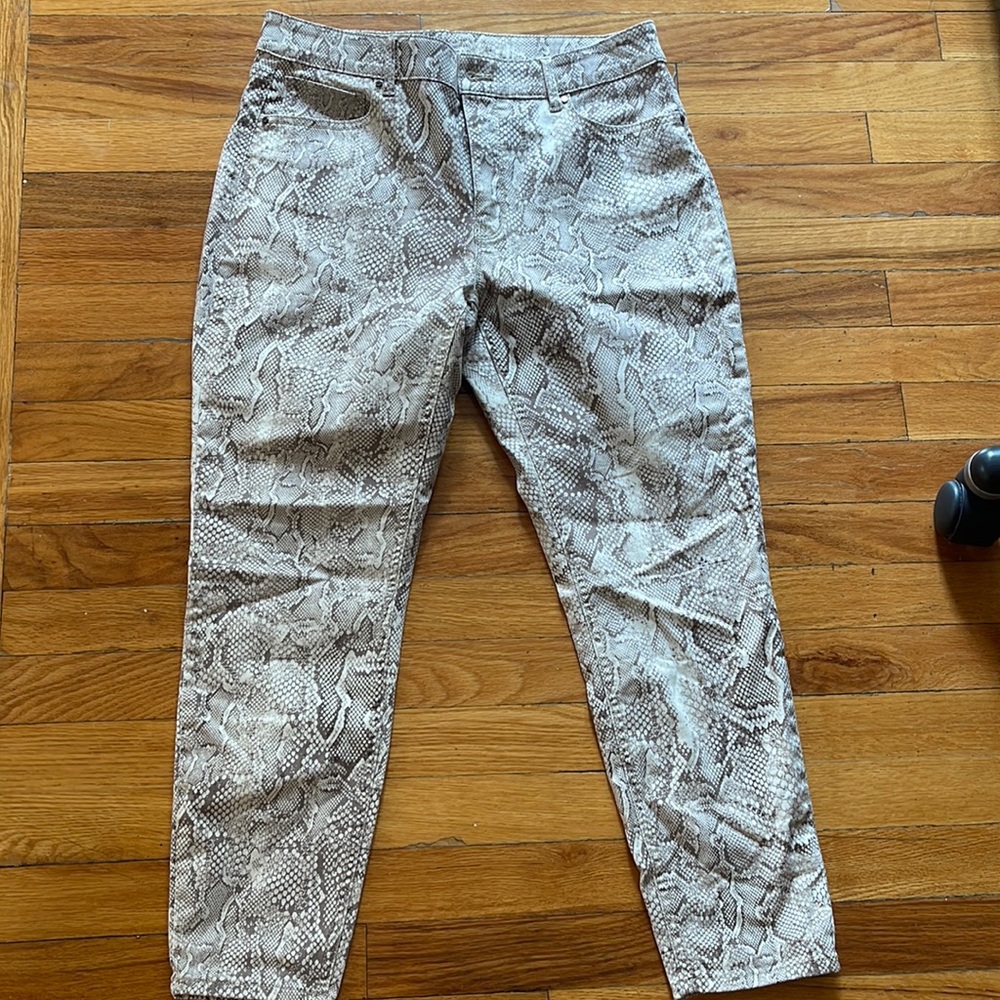 NWT- sculpt fit with top secret slimming pockets snake skin jeans